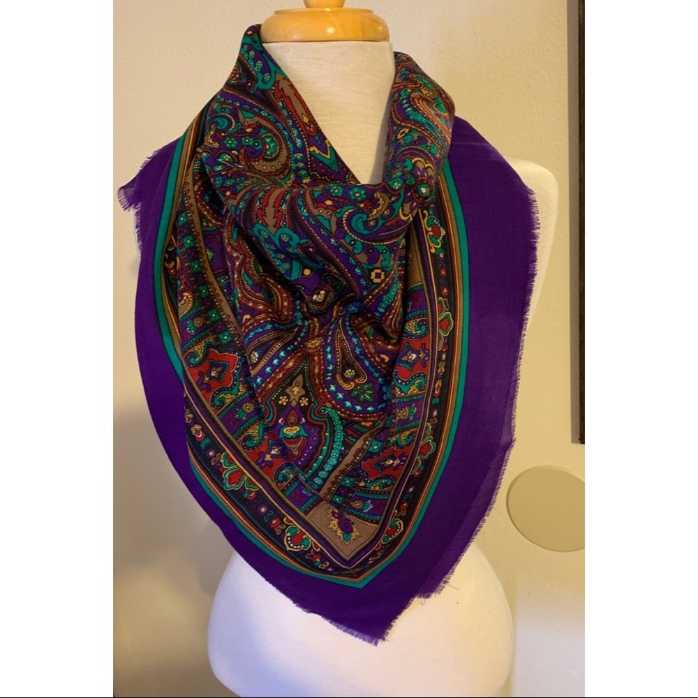 Specialty House Scarf